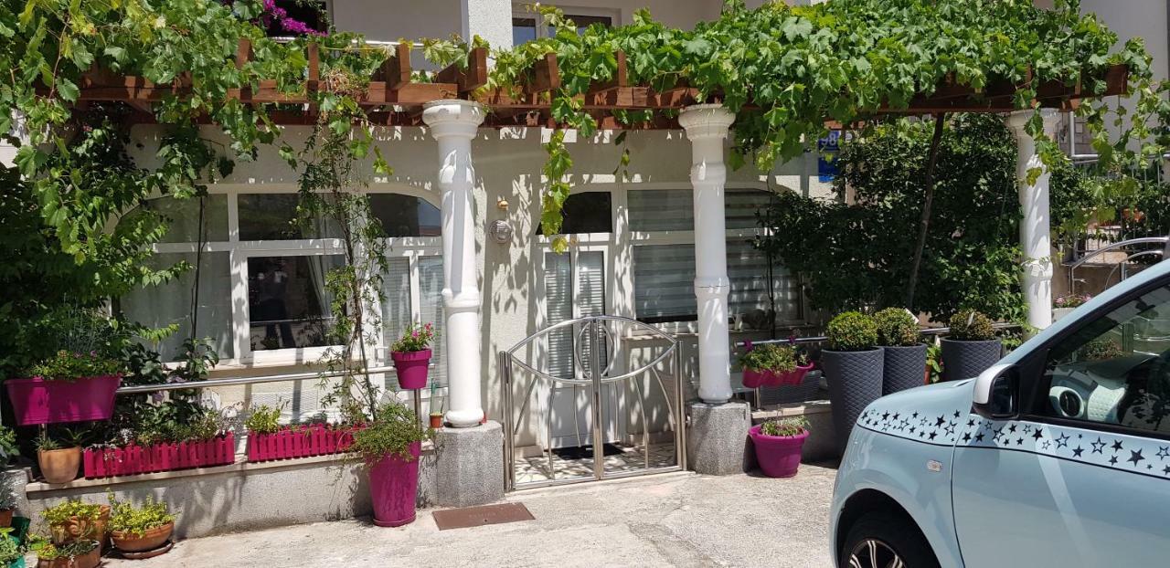 Studio Apartment For 2 Adults And 1 Child Makarska Zewnętrze zdjęcie